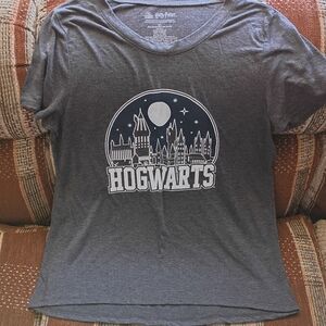 Warner Bros. Hogwarts Graphic Tee - Gray and White